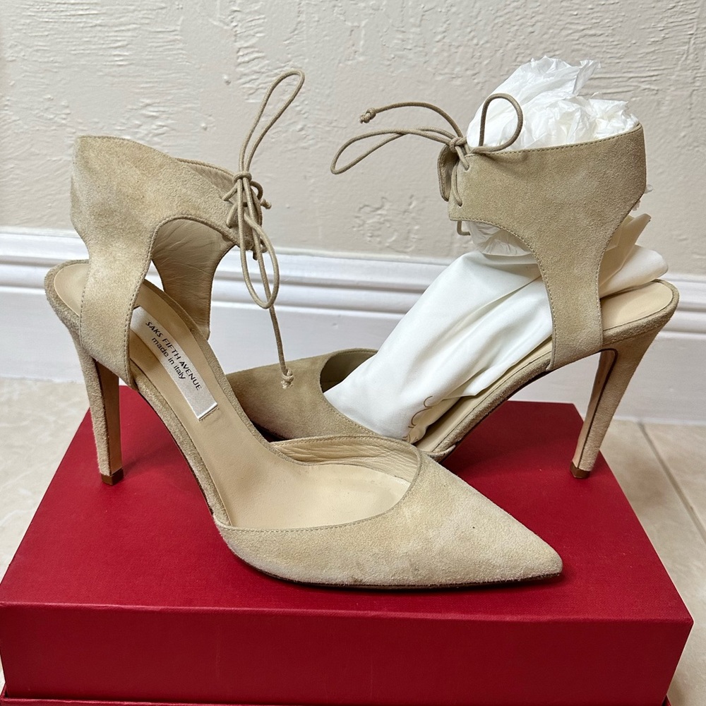 Brand New never worn nude heels Saks Fifth Ave Size 9.5